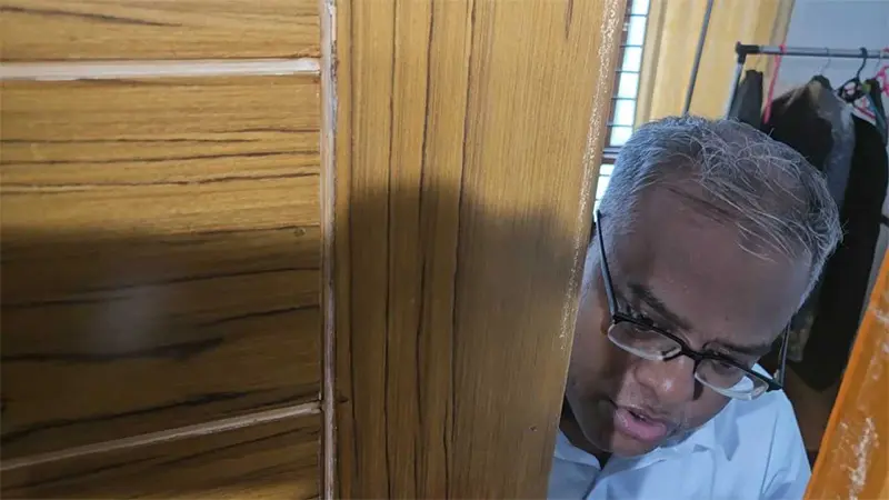 শিক্ষার্থীদের আন্দোলনে টানা ৩০ ঘণ্টা অবরুদ্ধ থেকে ক্যাম্পাস ছাড়েন চুয়েট ভিসি অধ্যাপক ড. শেখ শরীফুল আলম