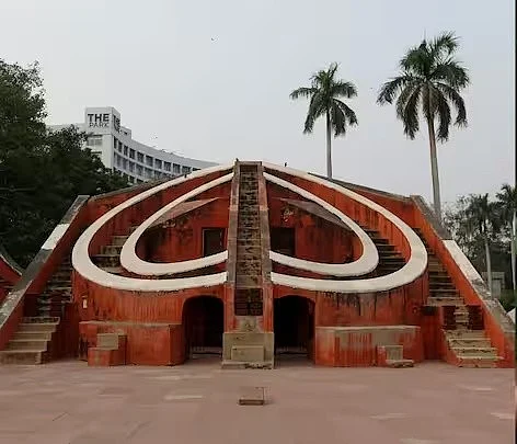যন্তর মন্তরে ১৮ শতকে স্থাপন করা মানমন্দিরের একাংশ